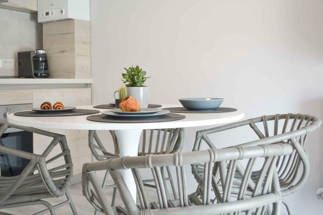 White Tulip Apartment